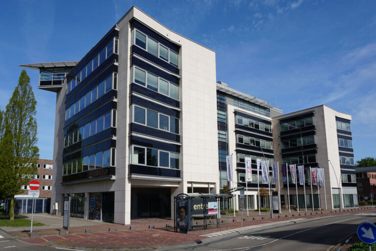 Mr D.U. Stikkerstraat 11 – Entree 11